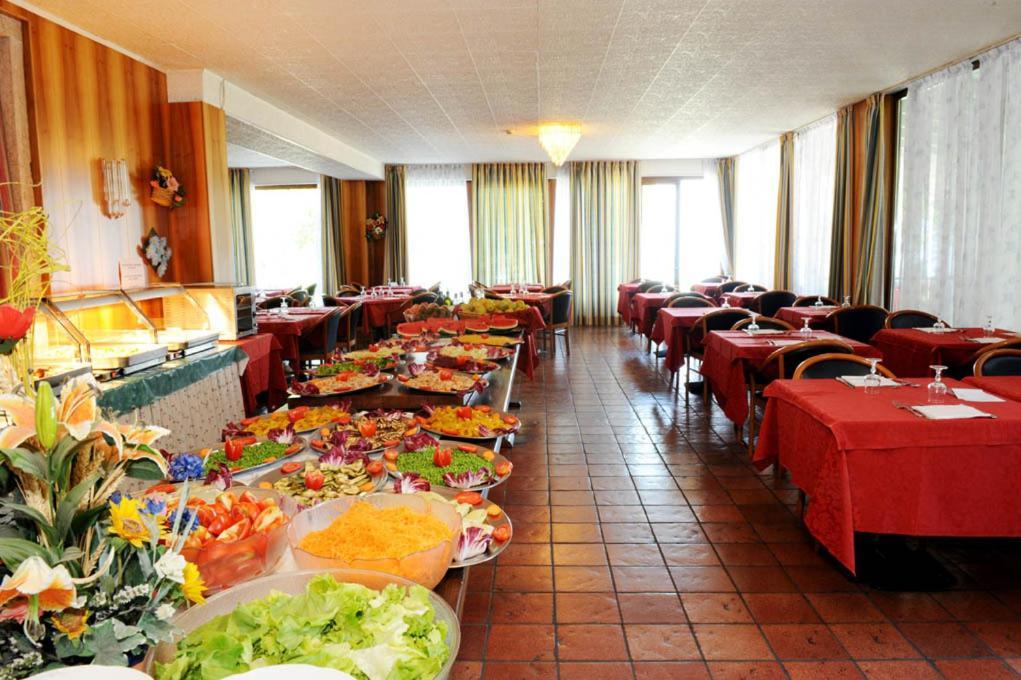 Park Hotel Jolanda San Zeno di Montagna Eksteriør billede