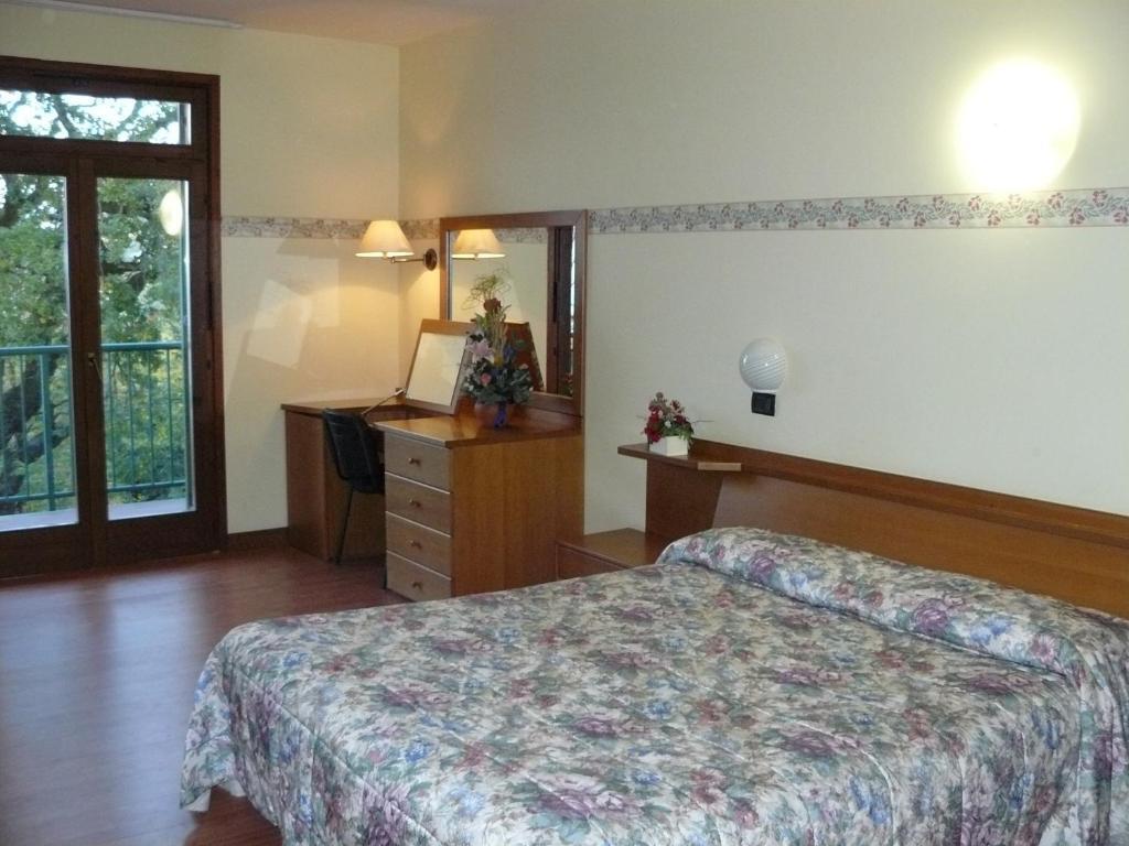 Park Hotel Jolanda San Zeno di Montagna Eksteriør billede